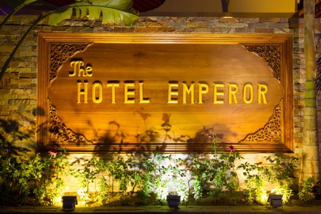 The Hotel Emperor Mandalay Bagian luar foto