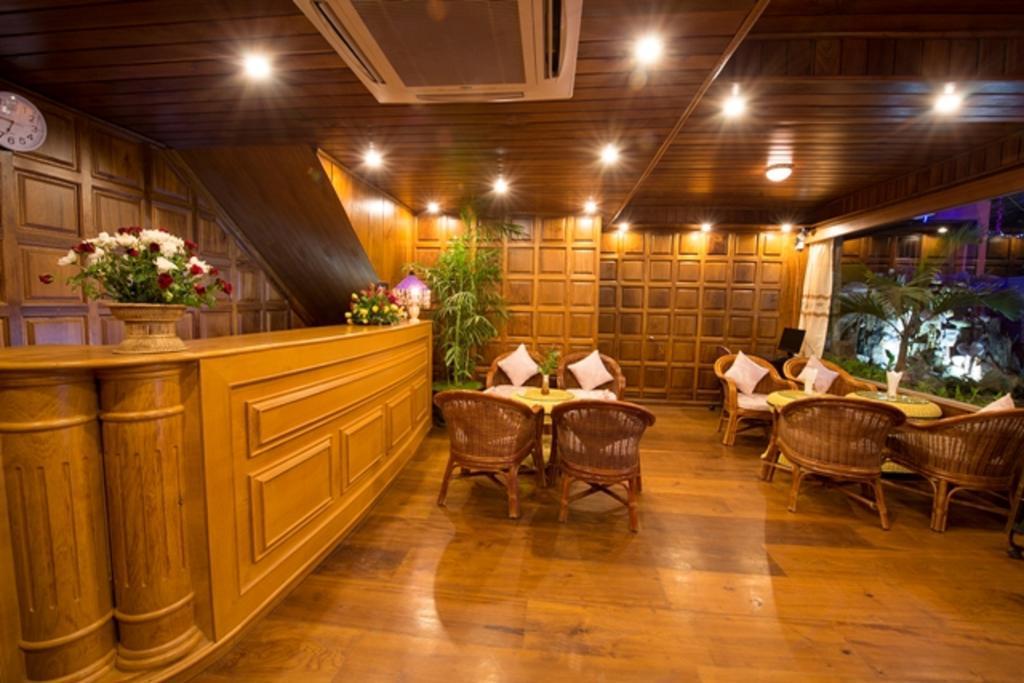 The Hotel Emperor Mandalay Bagian luar foto