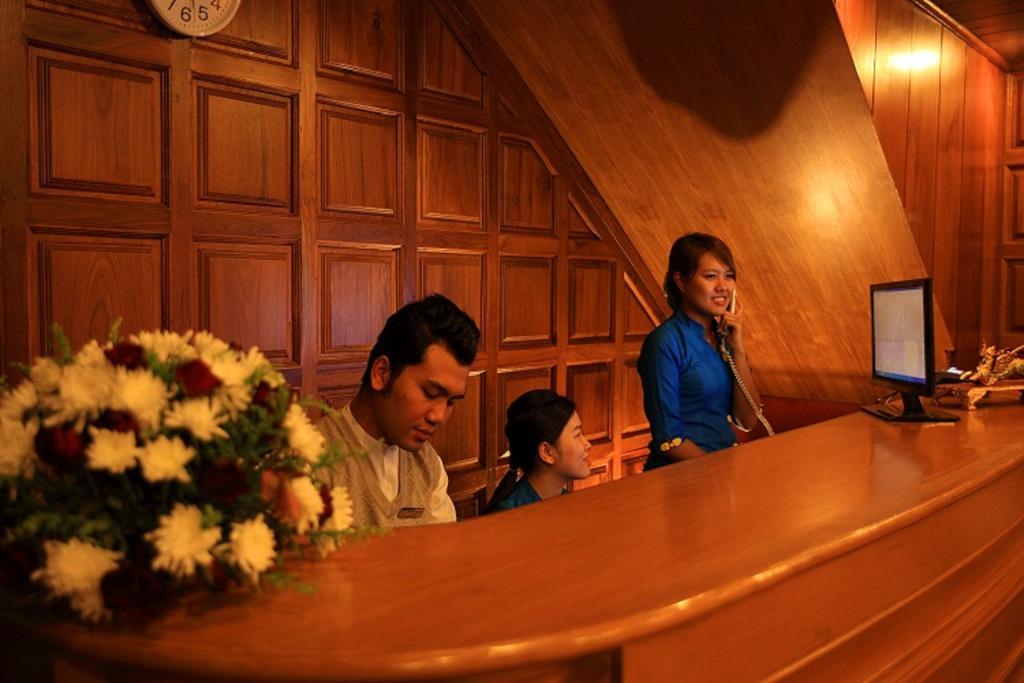 The Hotel Emperor Mandalay Bagian luar foto