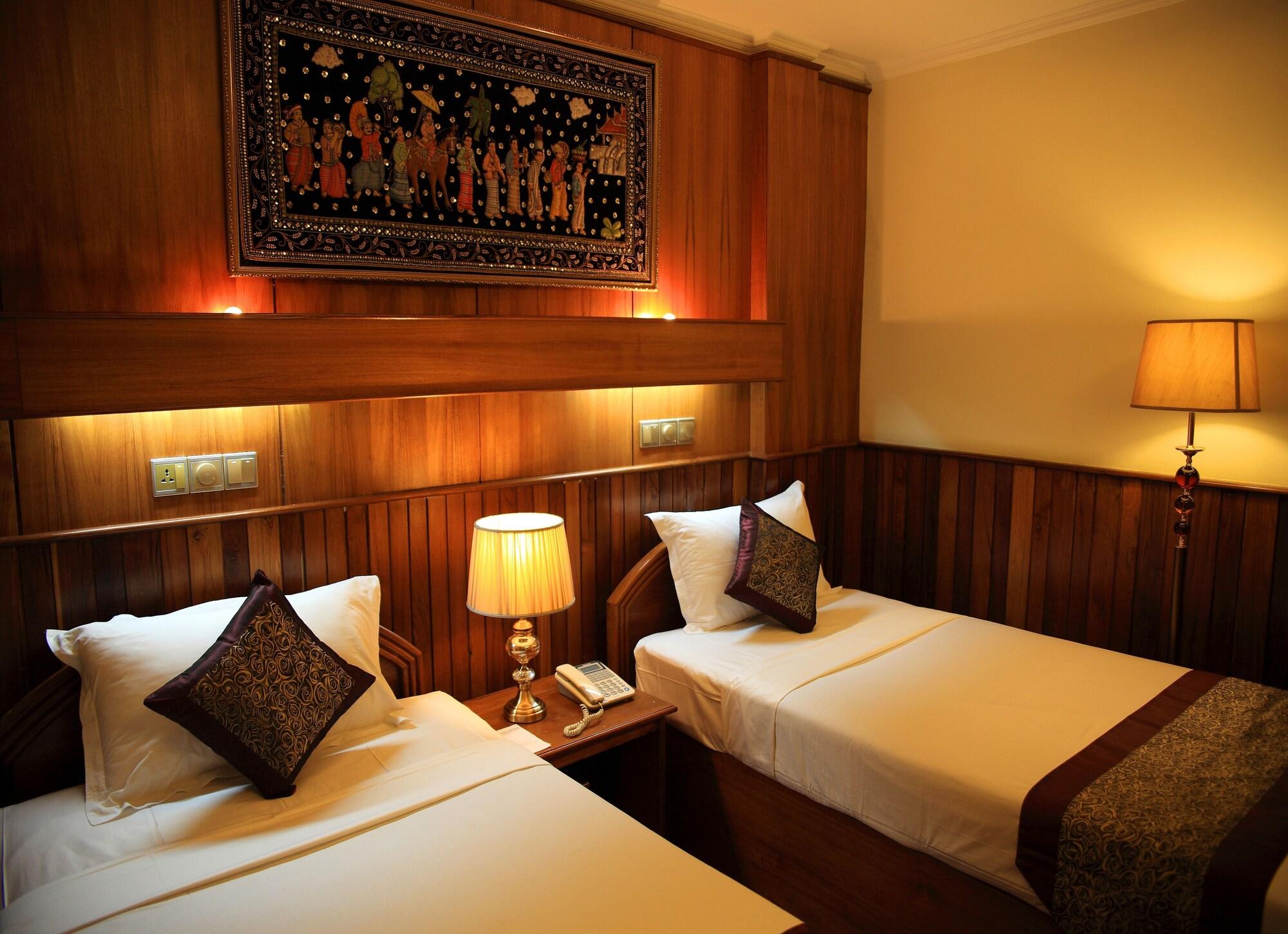 The Hotel Emperor Mandalay Bagian luar foto