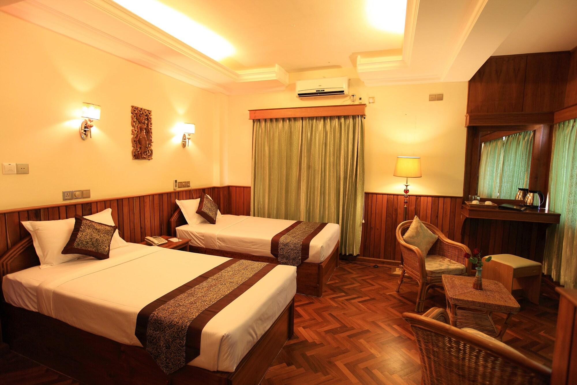 The Hotel Emperor Mandalay Bagian luar foto